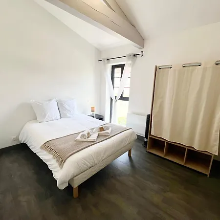 Le Pin, Centre-ville - Appartement *